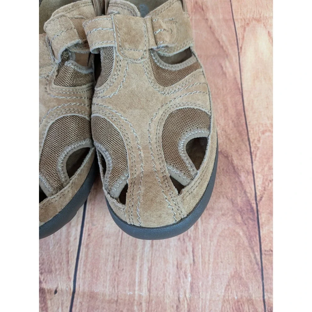 Cobbie Cuddlers Tan Suede Leather Closed Toe Sandals Womens 7W 40380